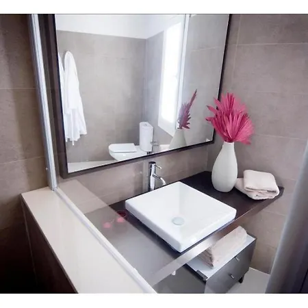 Vila Puerto Del Carmen Sleeps 7 With Pool And Air Con *